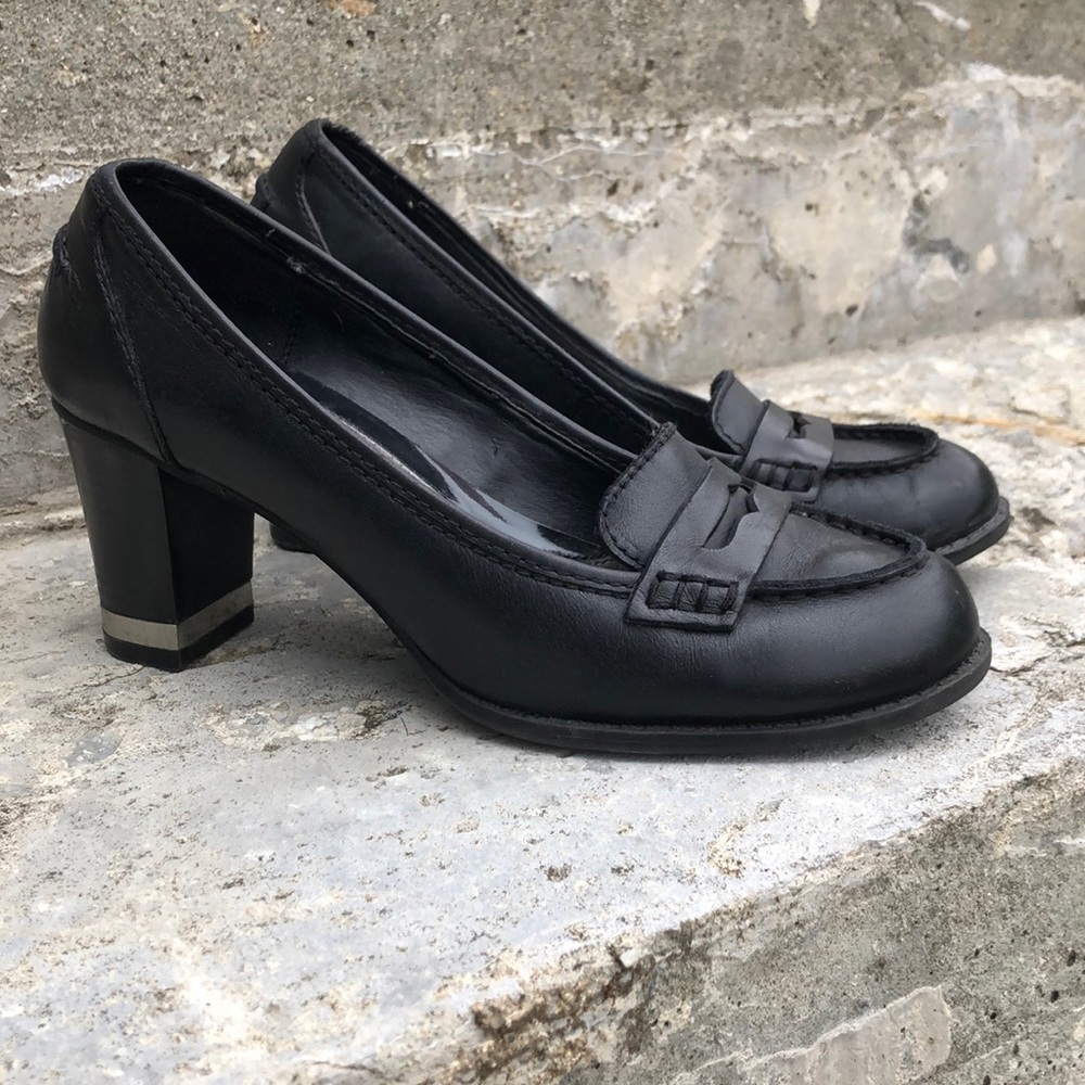 Connie Wendy Black Loafer Size 7 Chunky Heels